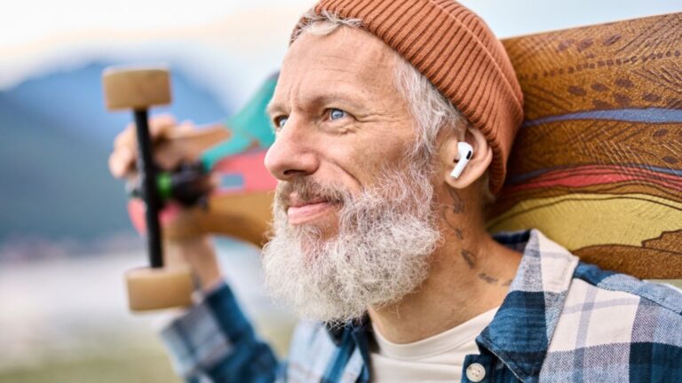 13 Emotional and Social Challenges That Come With Aging